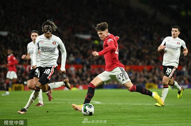 记者：韩国队能灵活改变战术，关键在于球员水平和战术理解力.